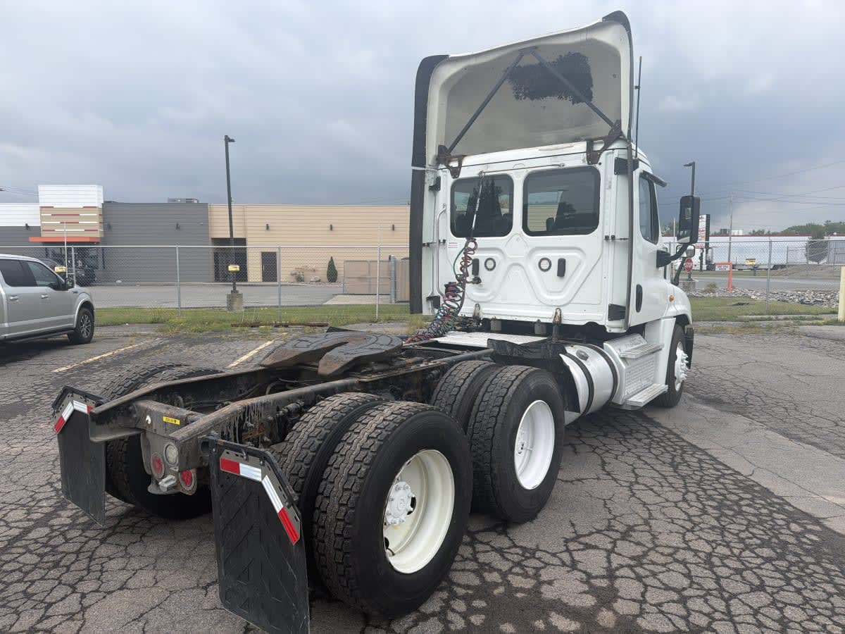 2019 Freightliner Cascadia in Syracuse, NY — photo 4