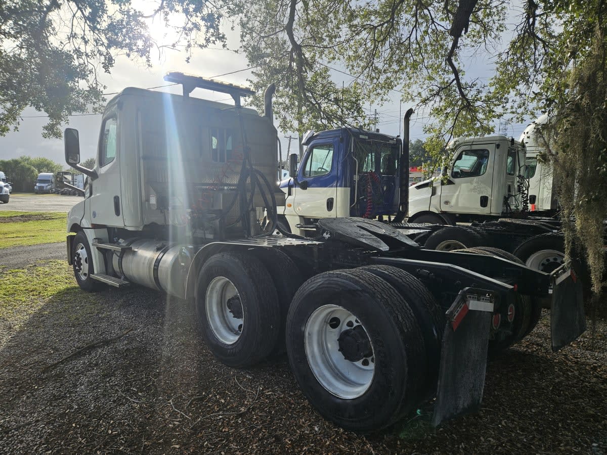 2019 Freightliner Cascadia in Orlando, FL — photo 6