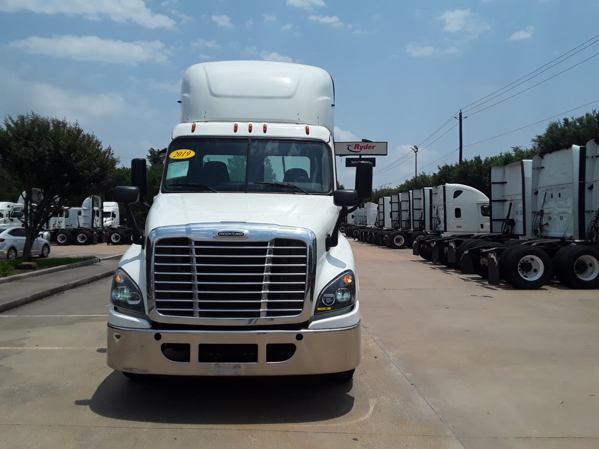 2019 Freightliner/Mercedes CASCADIA 125 808226