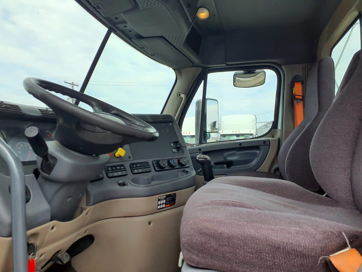 2019 Freightliner Cascadia in Indianapolis, IN — photo 7
