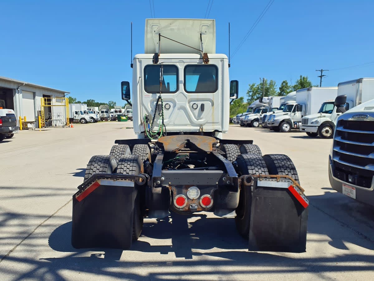 2019 Freightliner Cascadia in Indianapolis, IN — photo 5