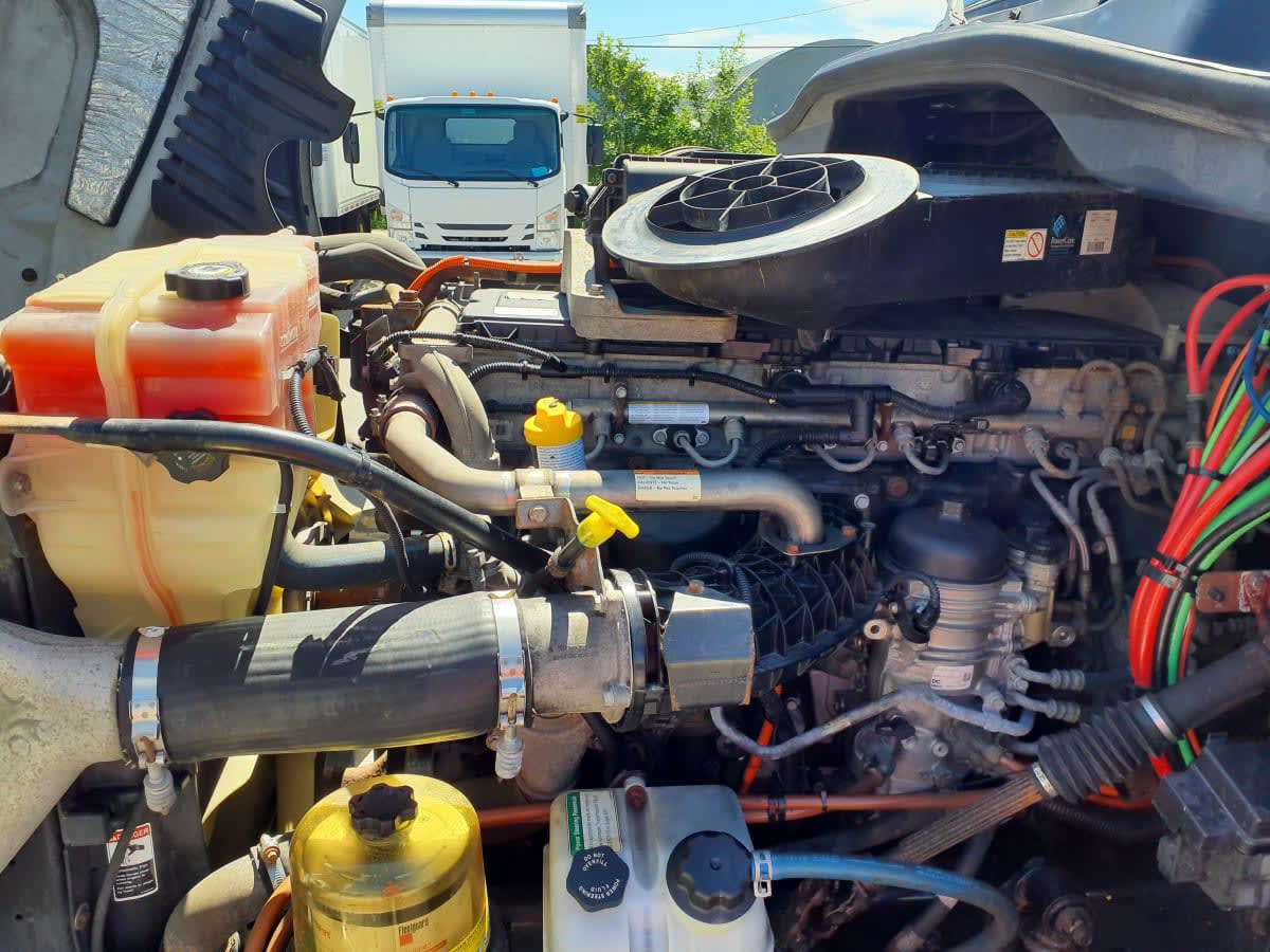 2019 Freightliner Cascadia in Indianapolis, IN — photo 8