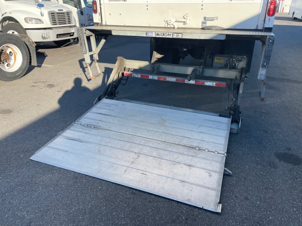 2019 Freightliner/Mercedes M2 106 808417