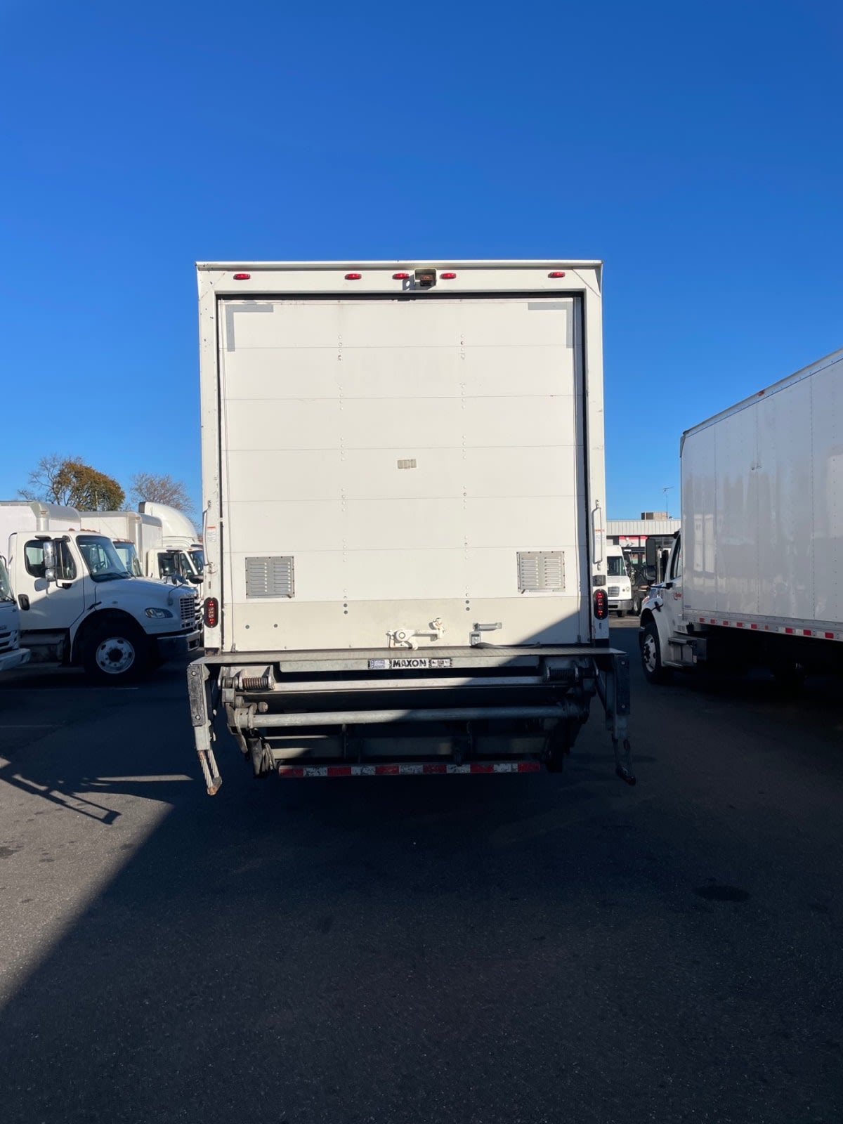 2019 Freightliner/Mercedes M2 106 808417