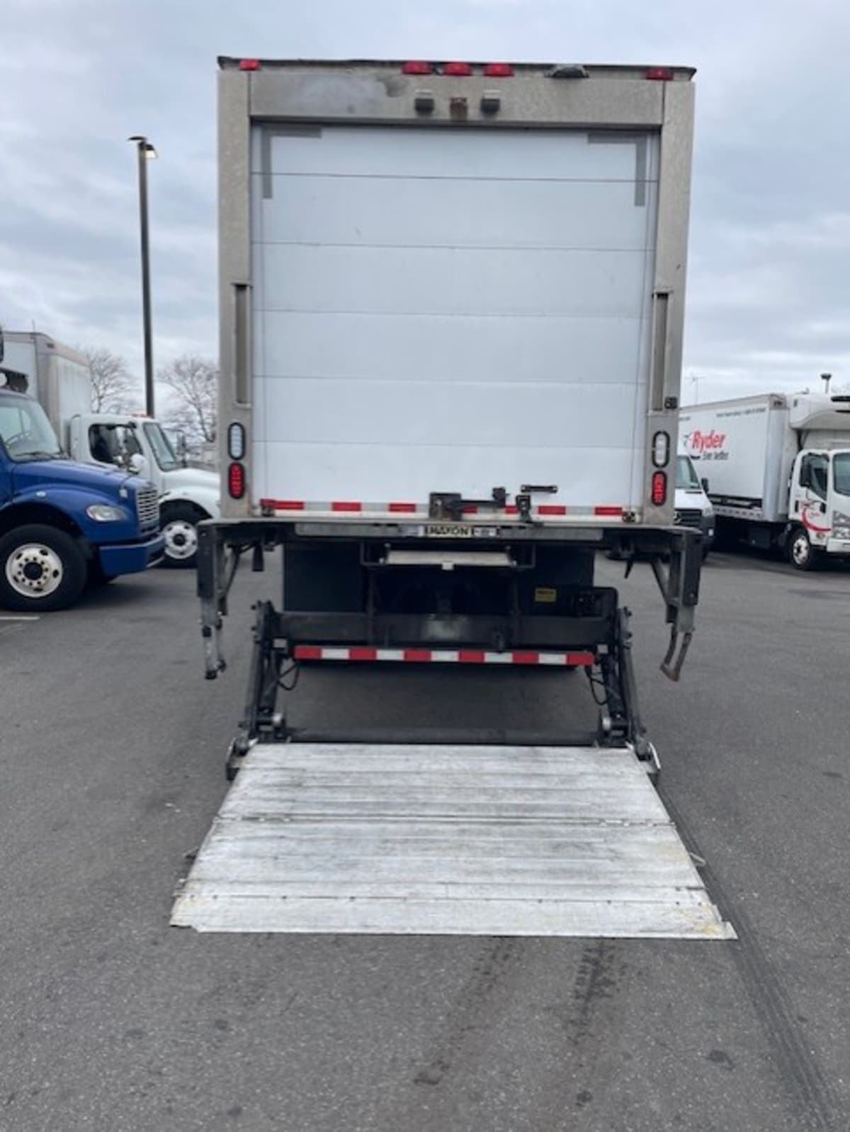 2019 Freightliner/Mercedes M2 106 808450