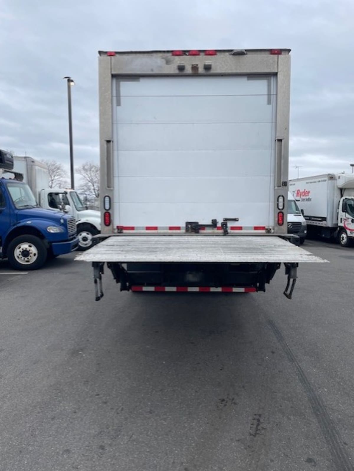 2019 Freightliner/Mercedes M2 106 808450