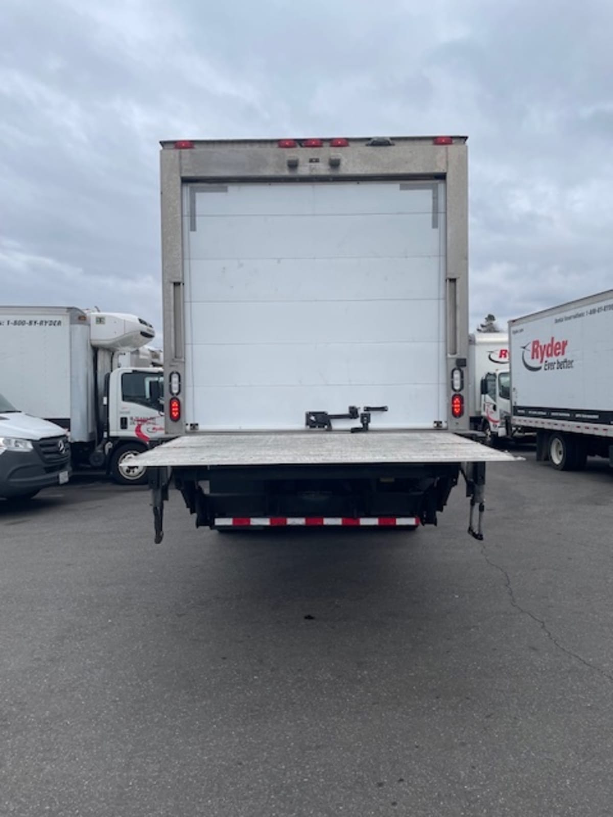 2019 Freightliner/Mercedes M2 106 808451
