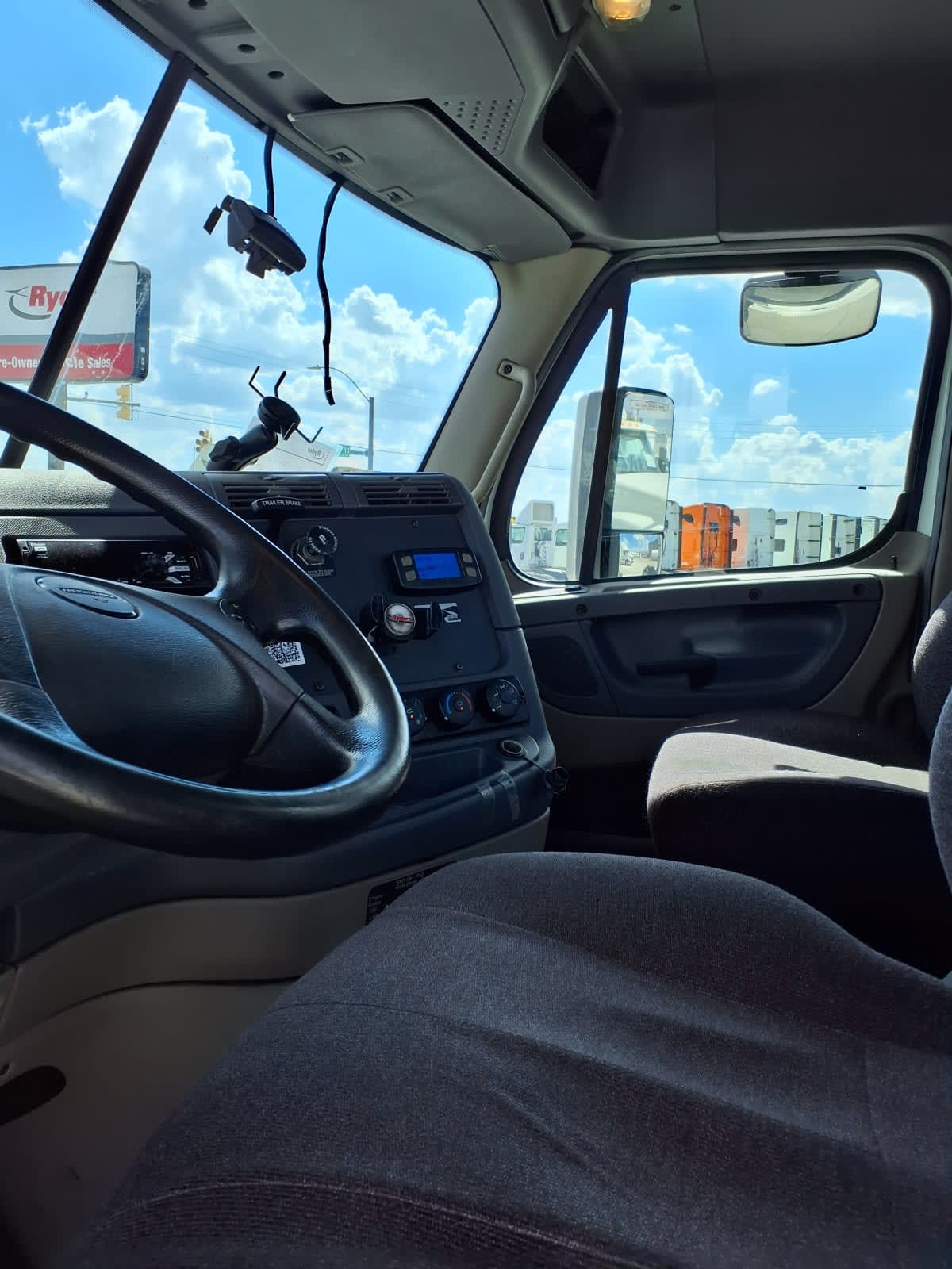 2019 Freightliner/Mercedes CASCADIA 113 808637