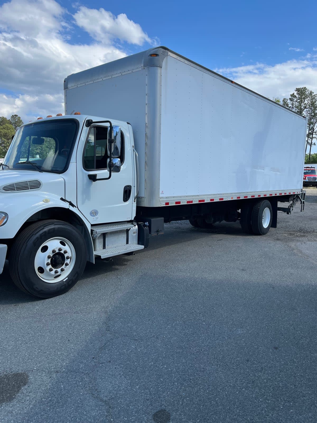 2019 Freightliner/Mercedes M2 106 808673
