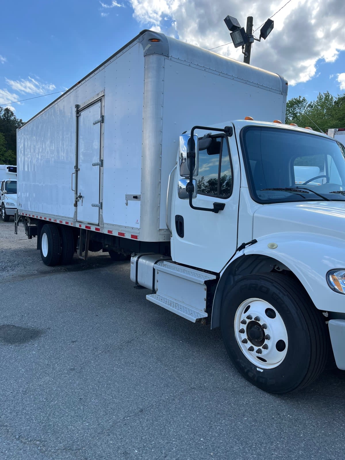2019 Freightliner/Mercedes M2 106 808673