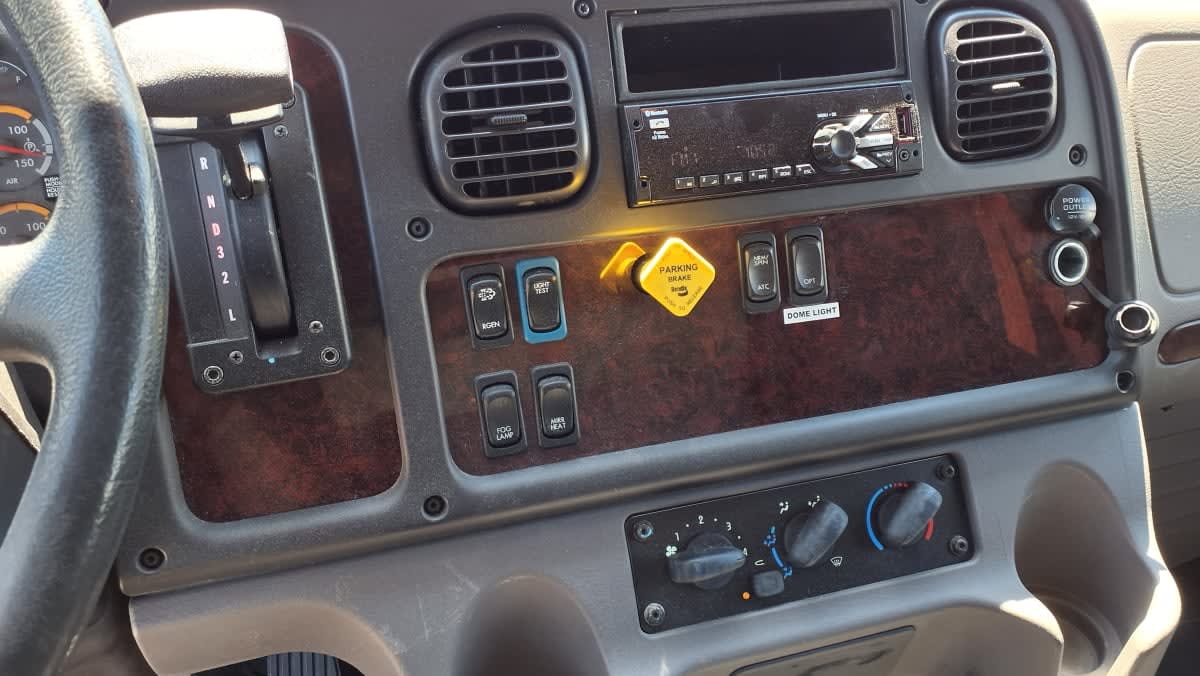 2019 Freightliner/Mercedes M2 106 808736