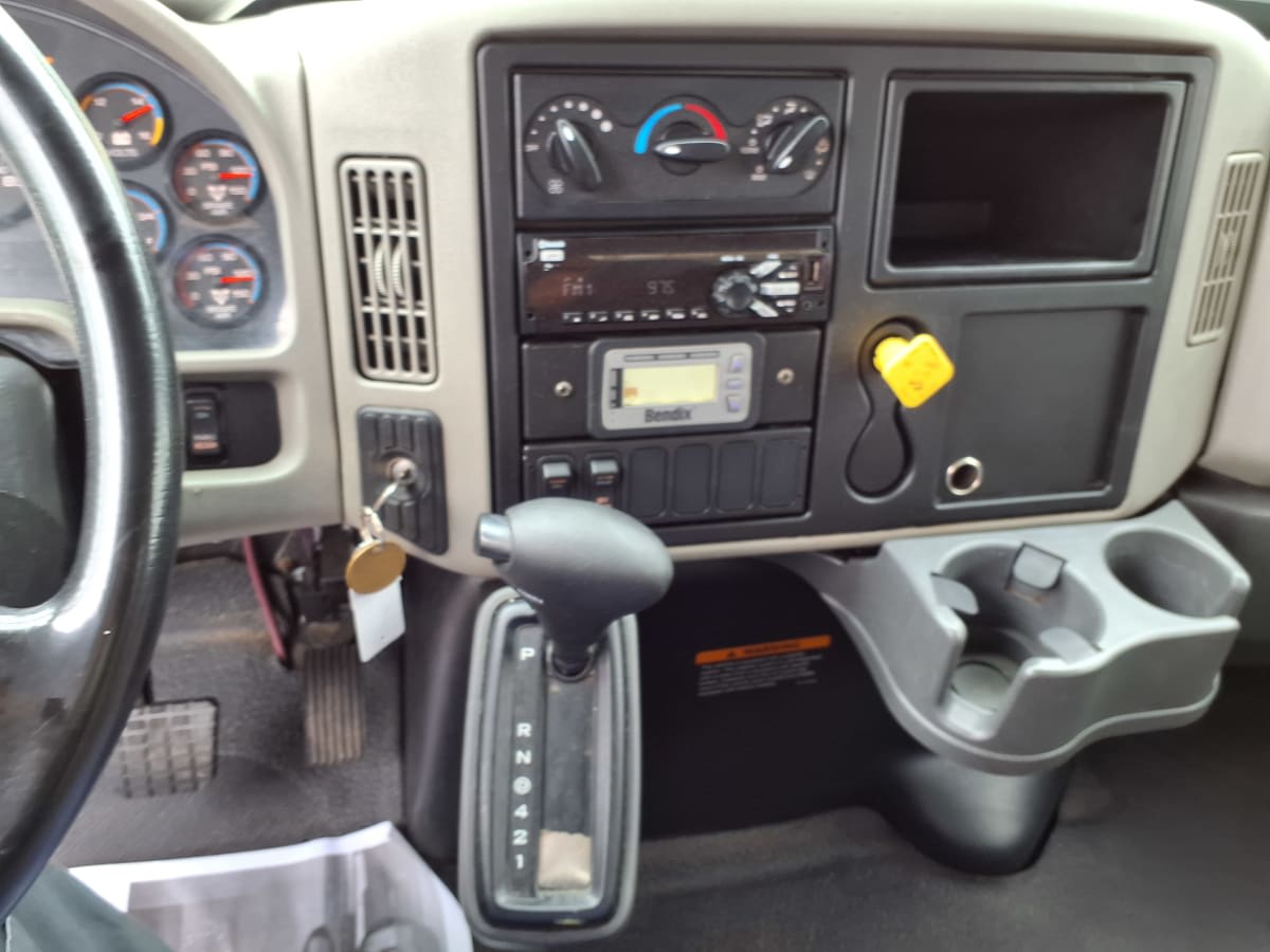 2019 Navistar International 4300 SBA 808826