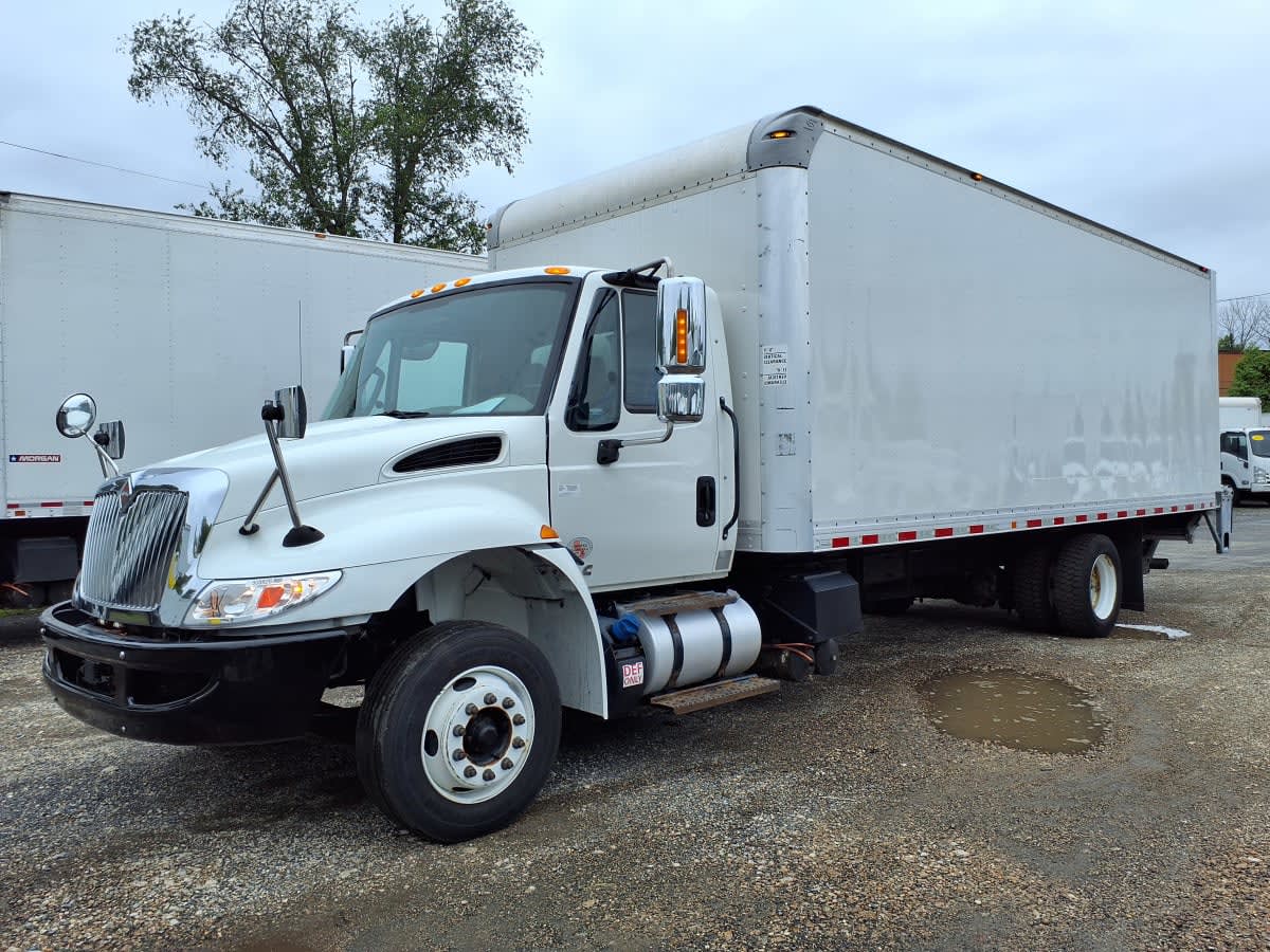 2019 Navistar International 4300 SBA 808826