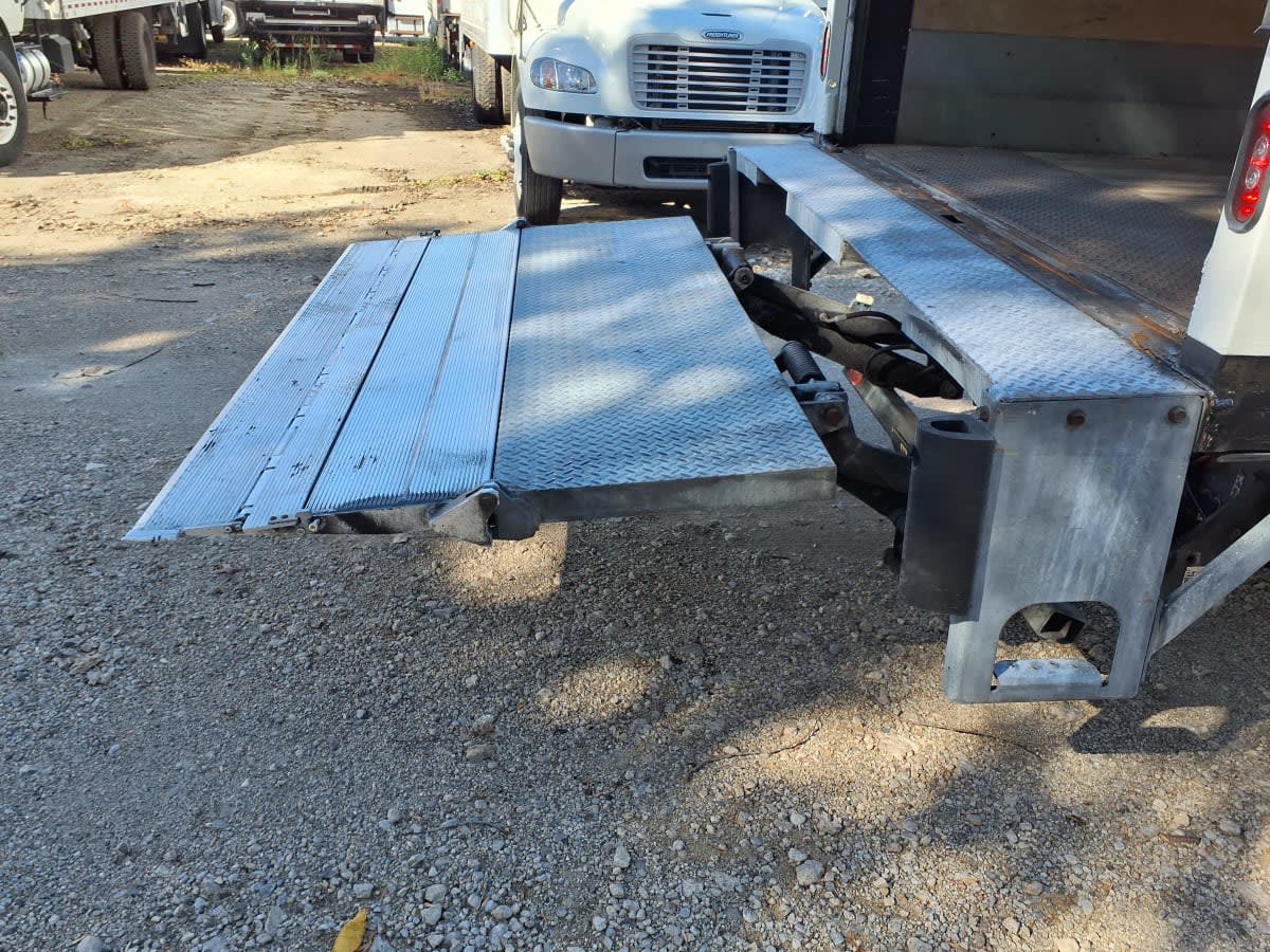 2019 Navistar International 4300 SBA 808827