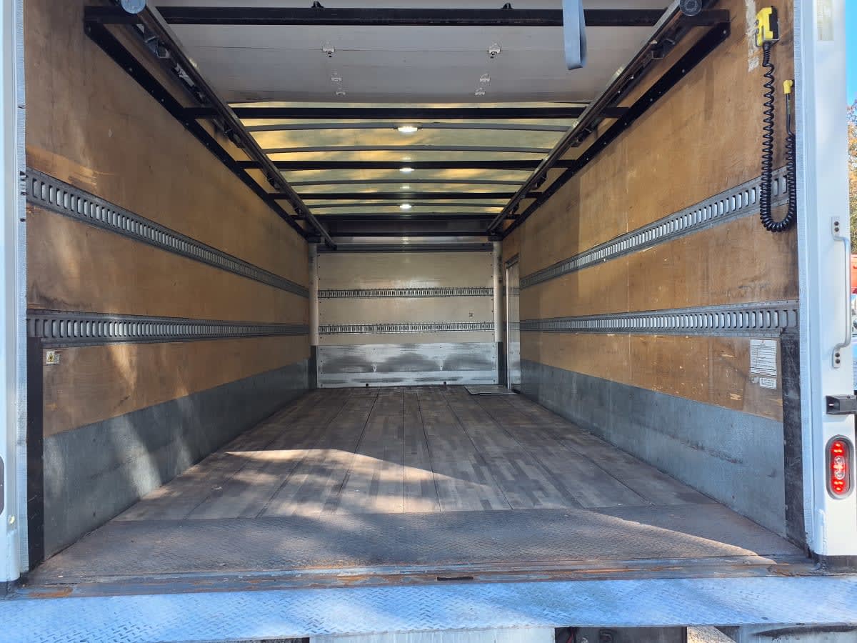 2019 Navistar International 4300 SBA 808827