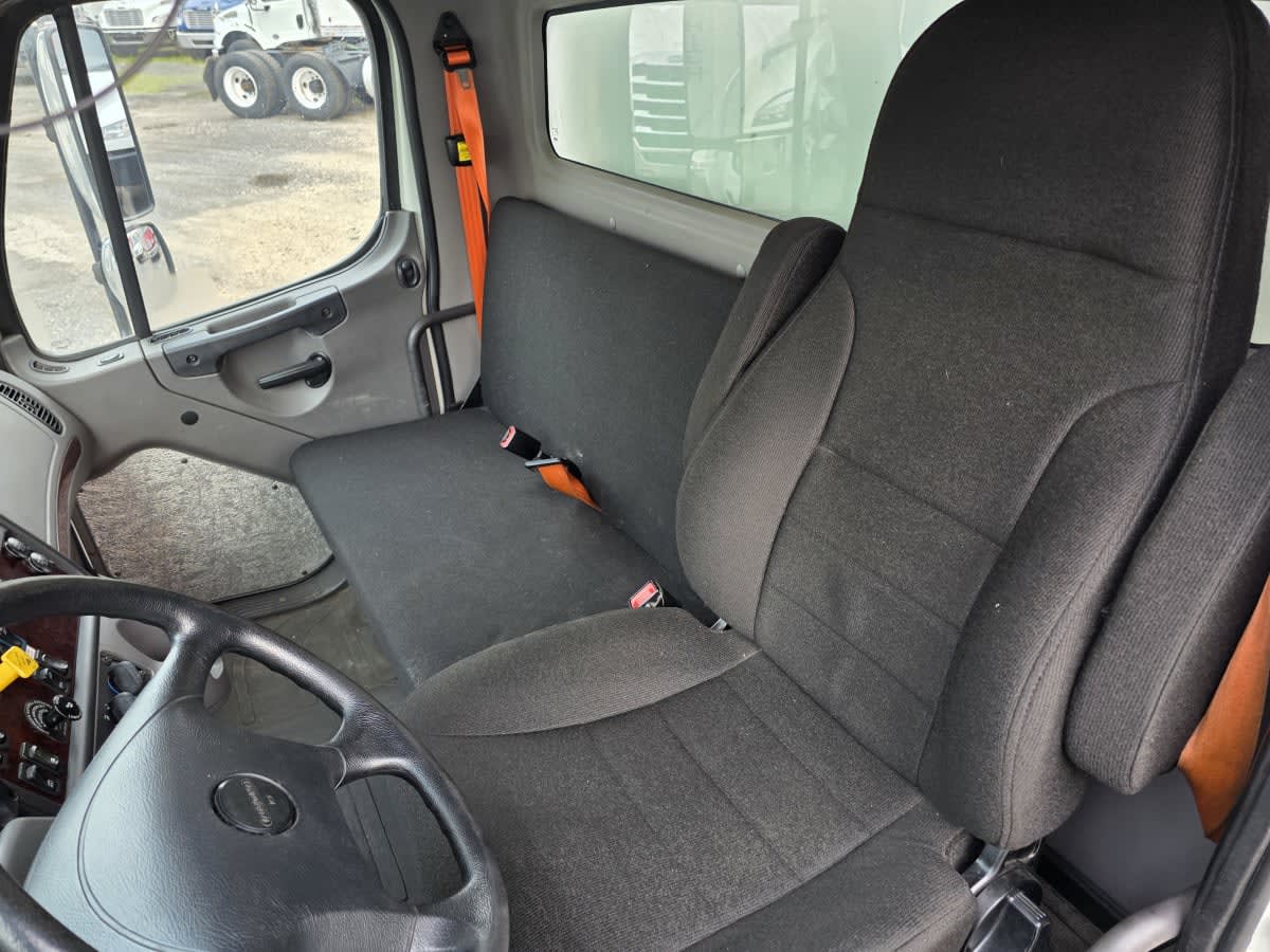 2019 Freightliner M2 106 808868
