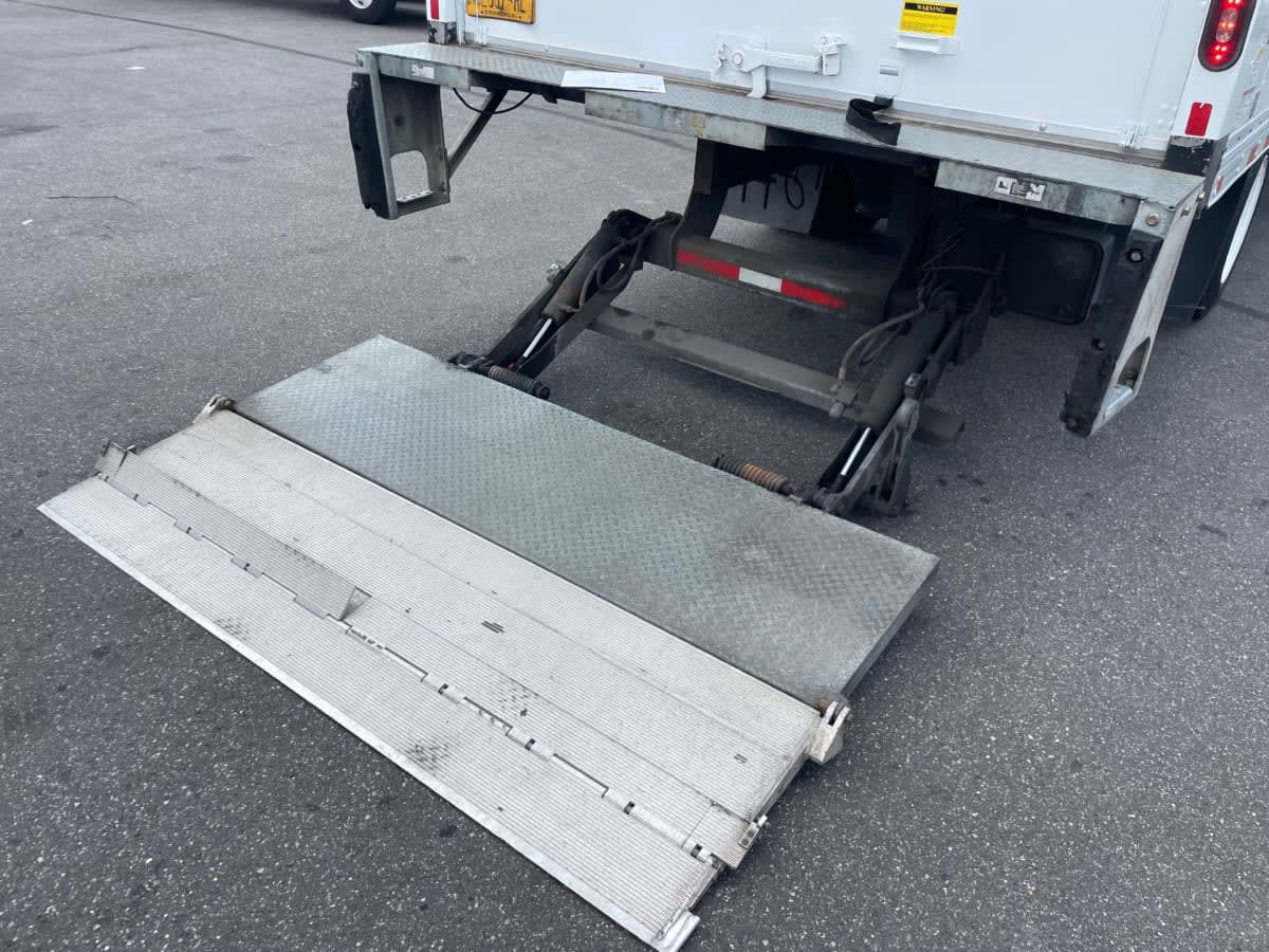 2019 Navistar International 4300 SBA 808878