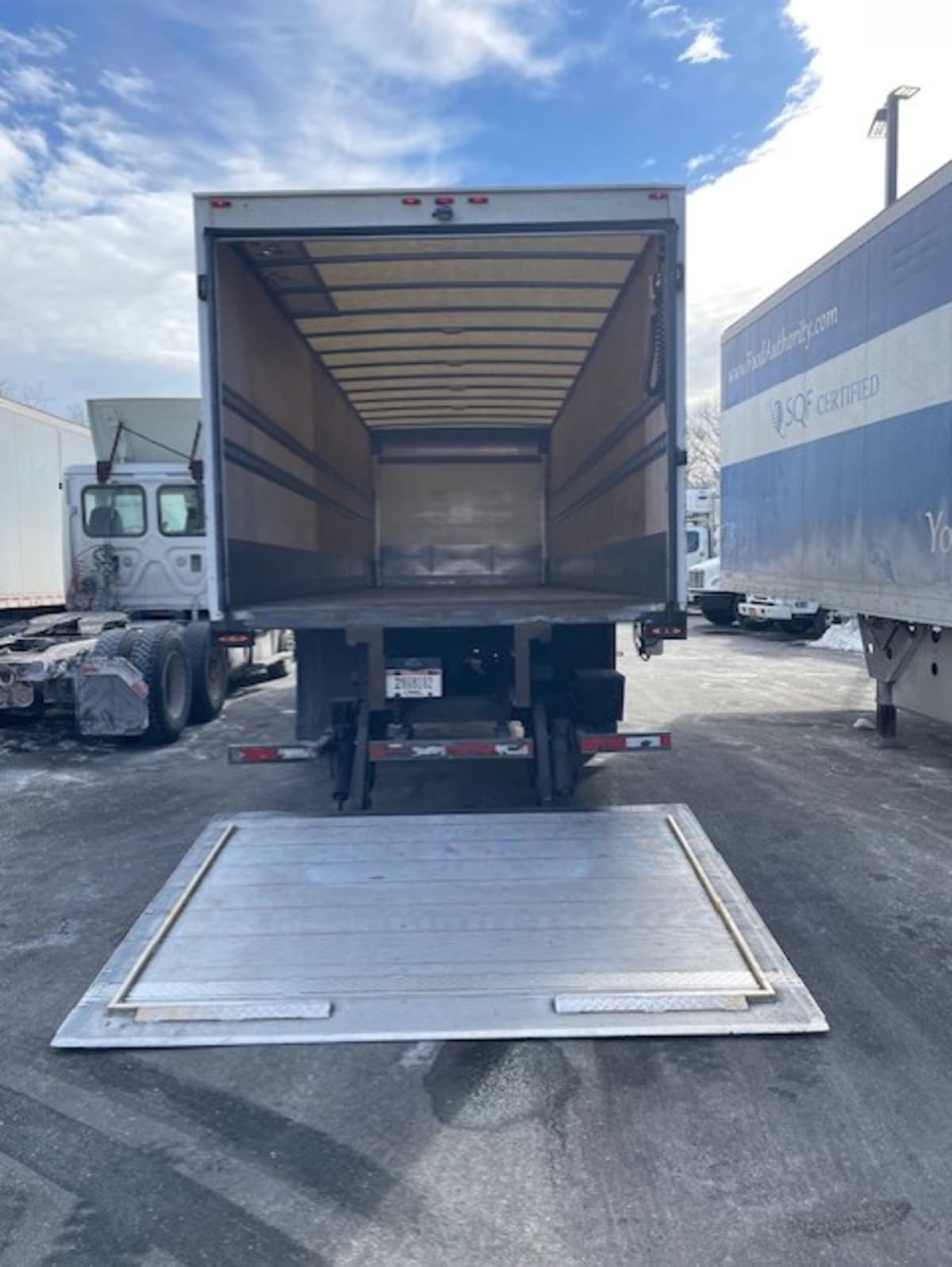 2019 Freightliner/Mercedes M2 106 808879