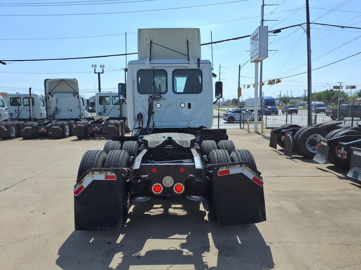 2019 Freightliner Cascadia in Dallas, TX — photo 5