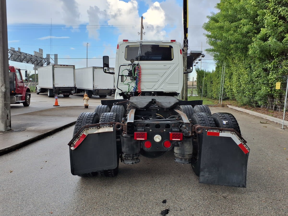 2019 International LT in Davie, FL — photo 5