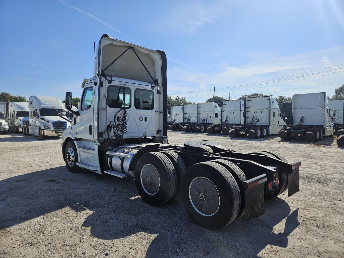 2019 Freightliner - image 6