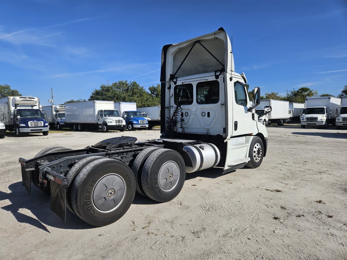 2019 Freightliner - image 4