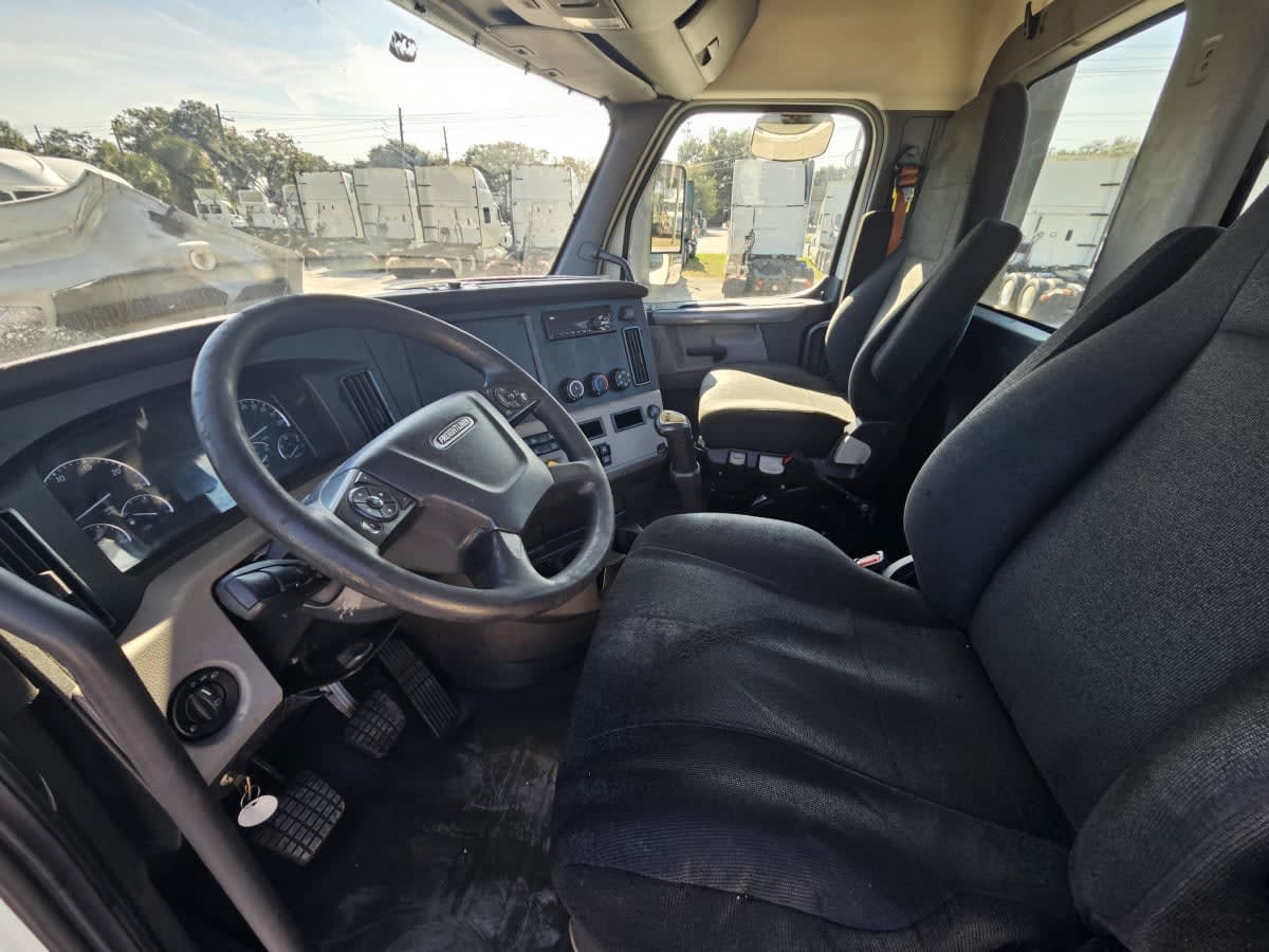 2019 Freightliner - image 7