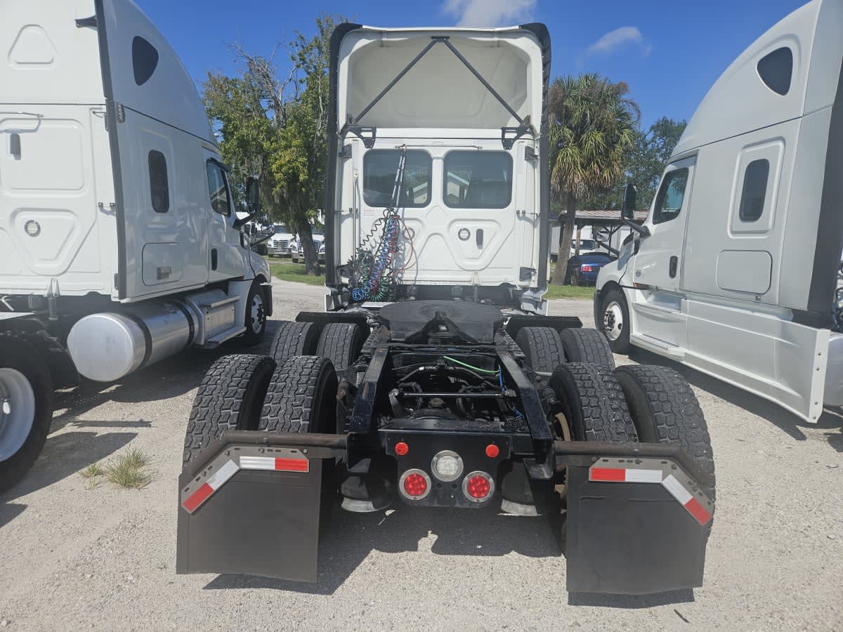 2019 Freightliner NEW CASCADIA 116 809164