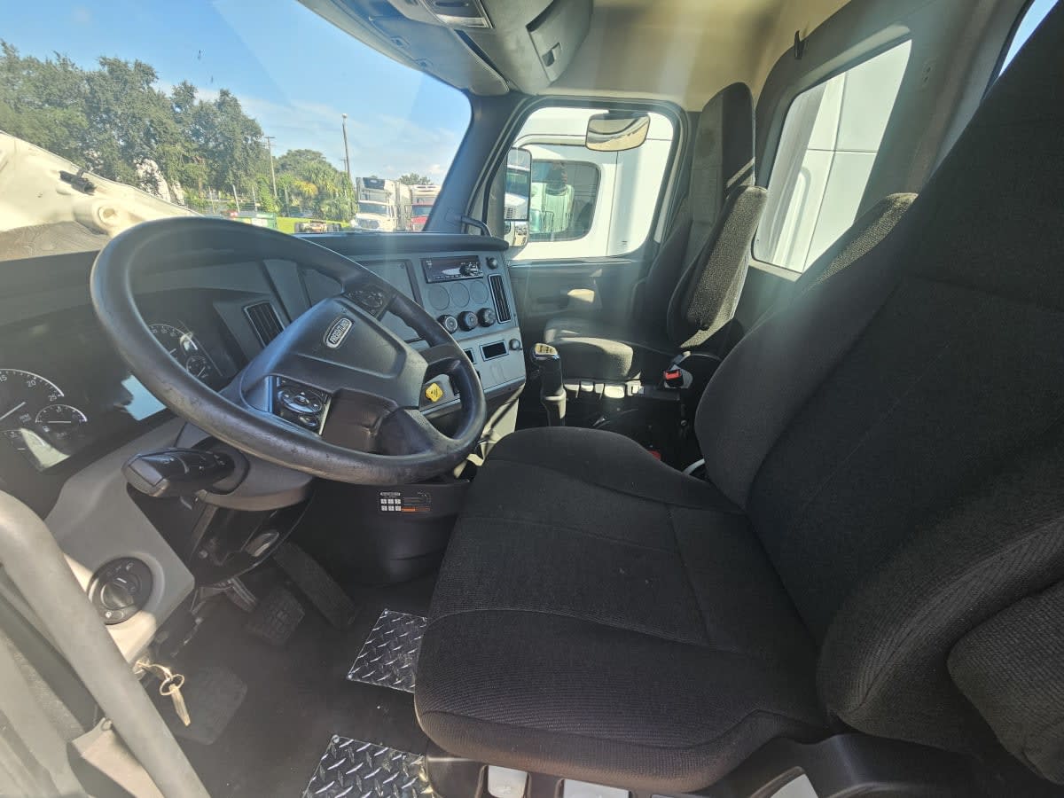 2019 Freightliner NEW CASCADIA 116 809164