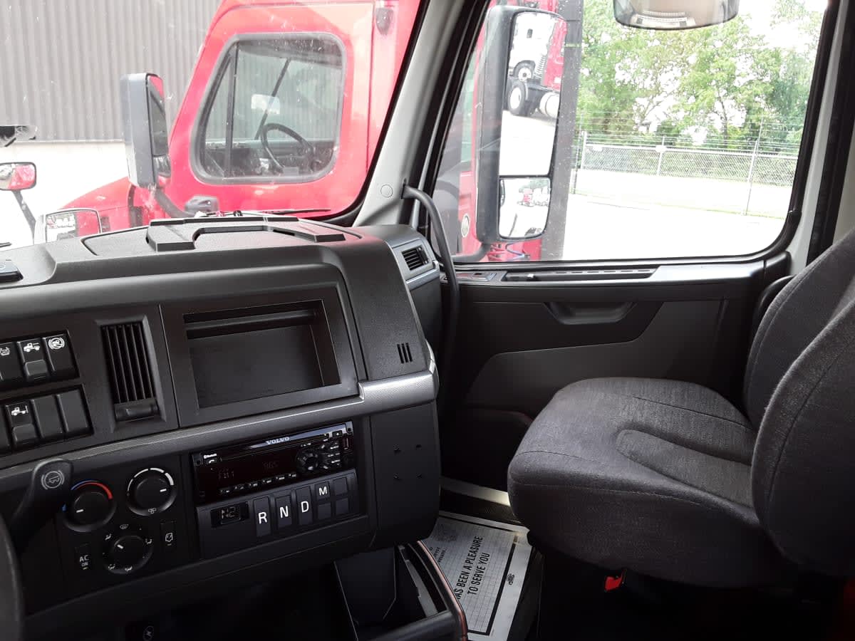 2019 Volvo VNL64T-300 809174