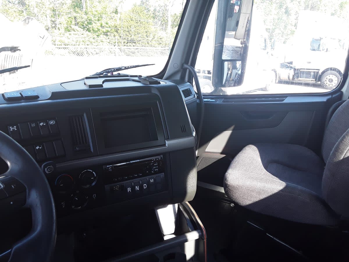 2019 Volvo VNL64T-300 809213