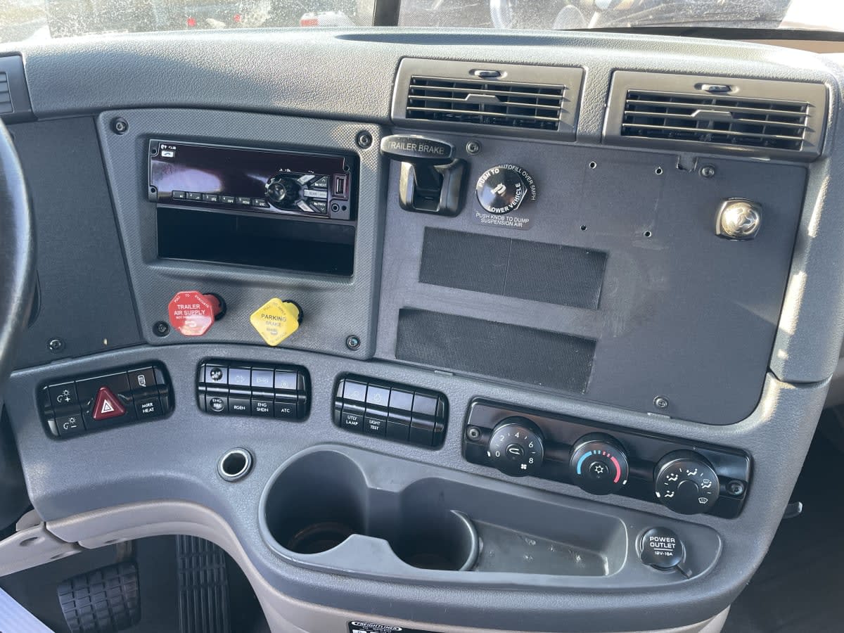2019 Freightliner - image 11