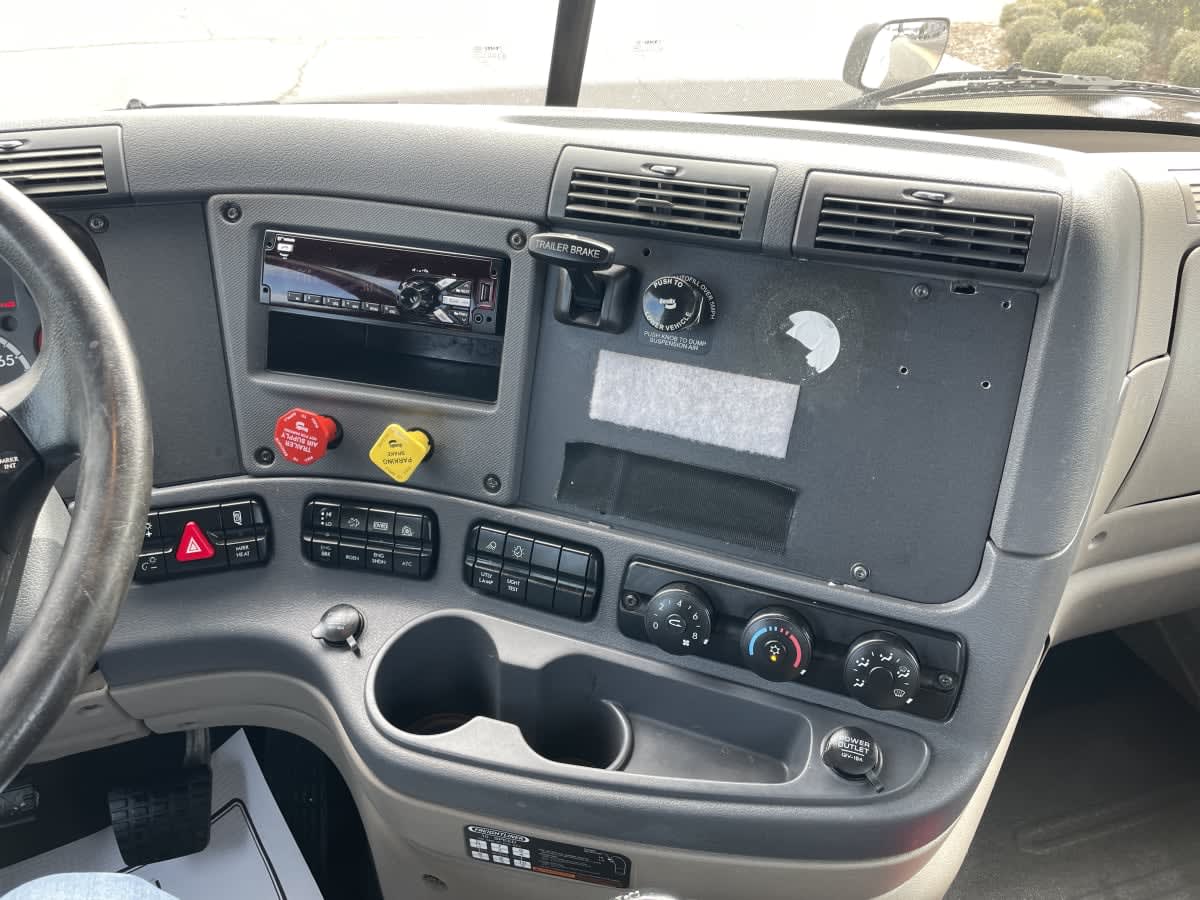 2019 Freightliner - image 10