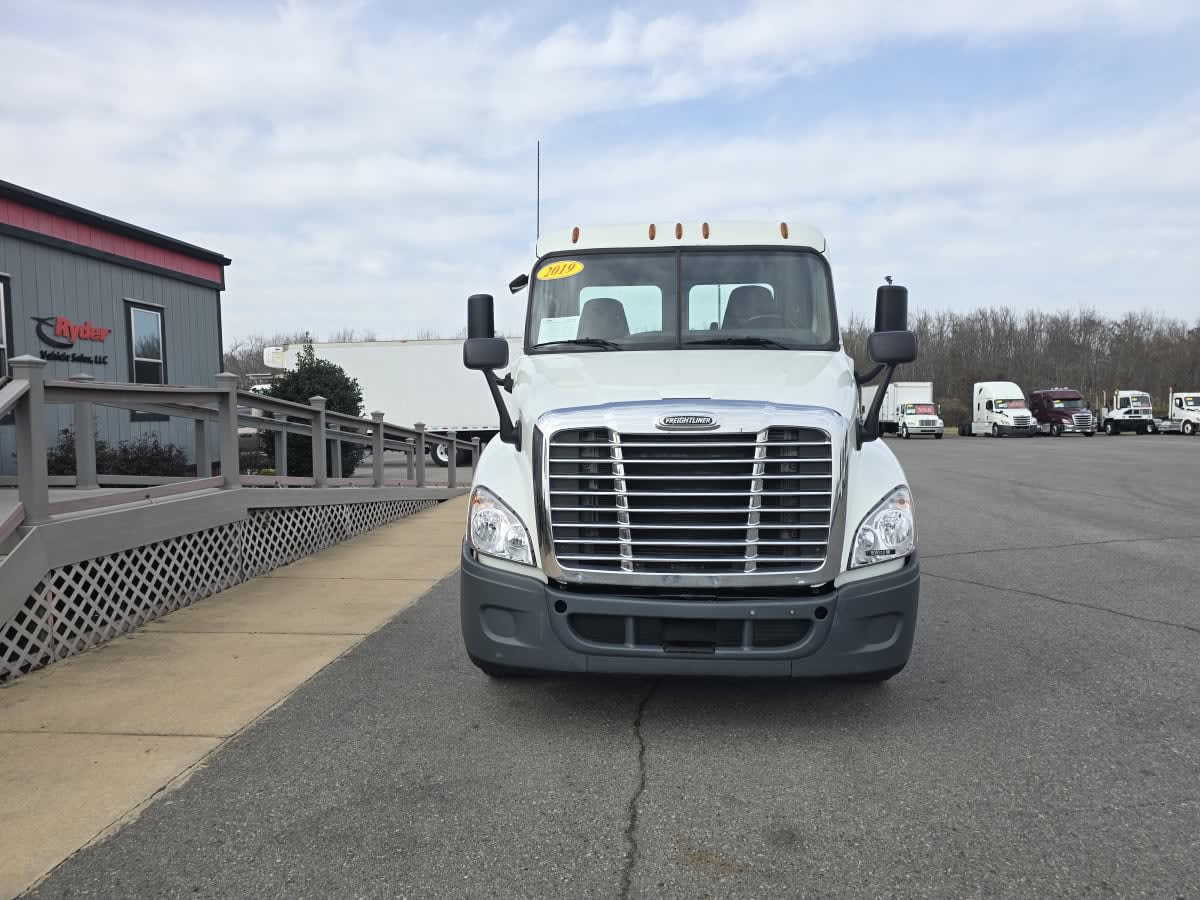 2019 Freightliner - image 2