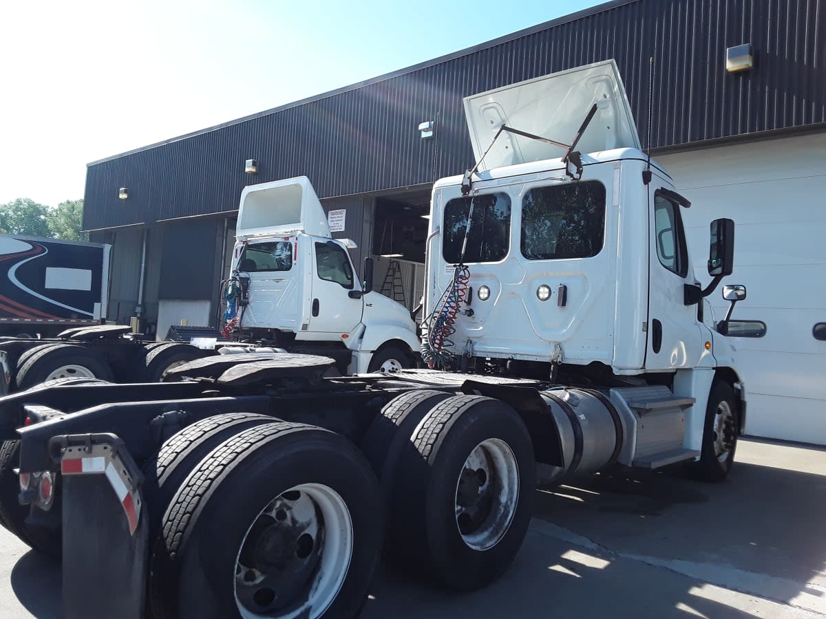 2019 Freightliner/Mercedes CASCADIA 125 809325