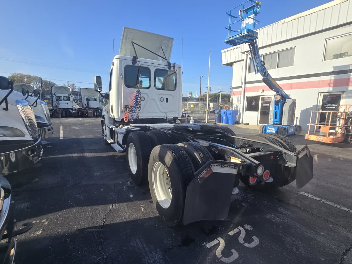 2019 Freightliner - image 4