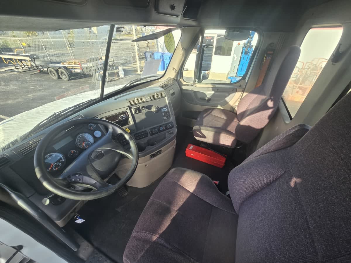 2019 Freightliner - image 7