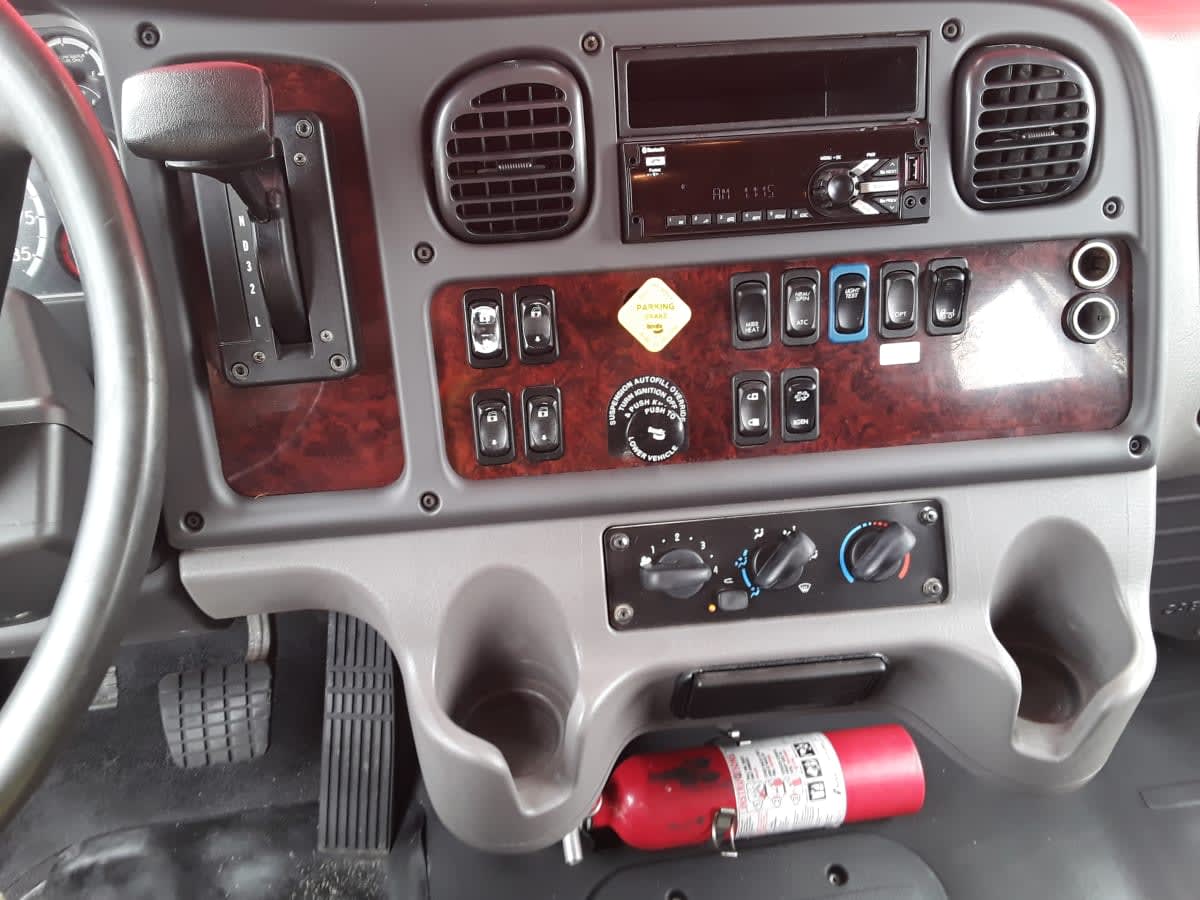 2019 Freightliner M2 106 809411