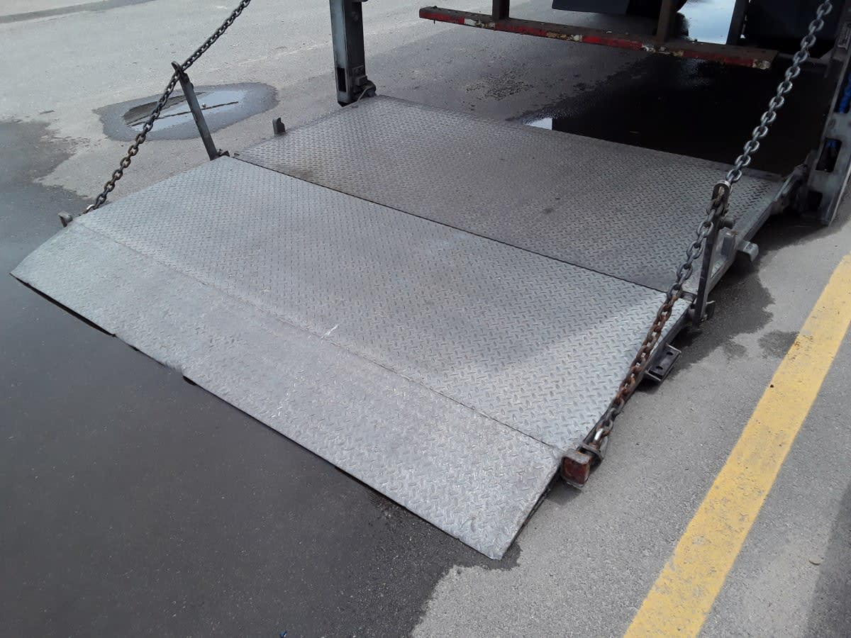 2019 Freightliner M2 106 809411