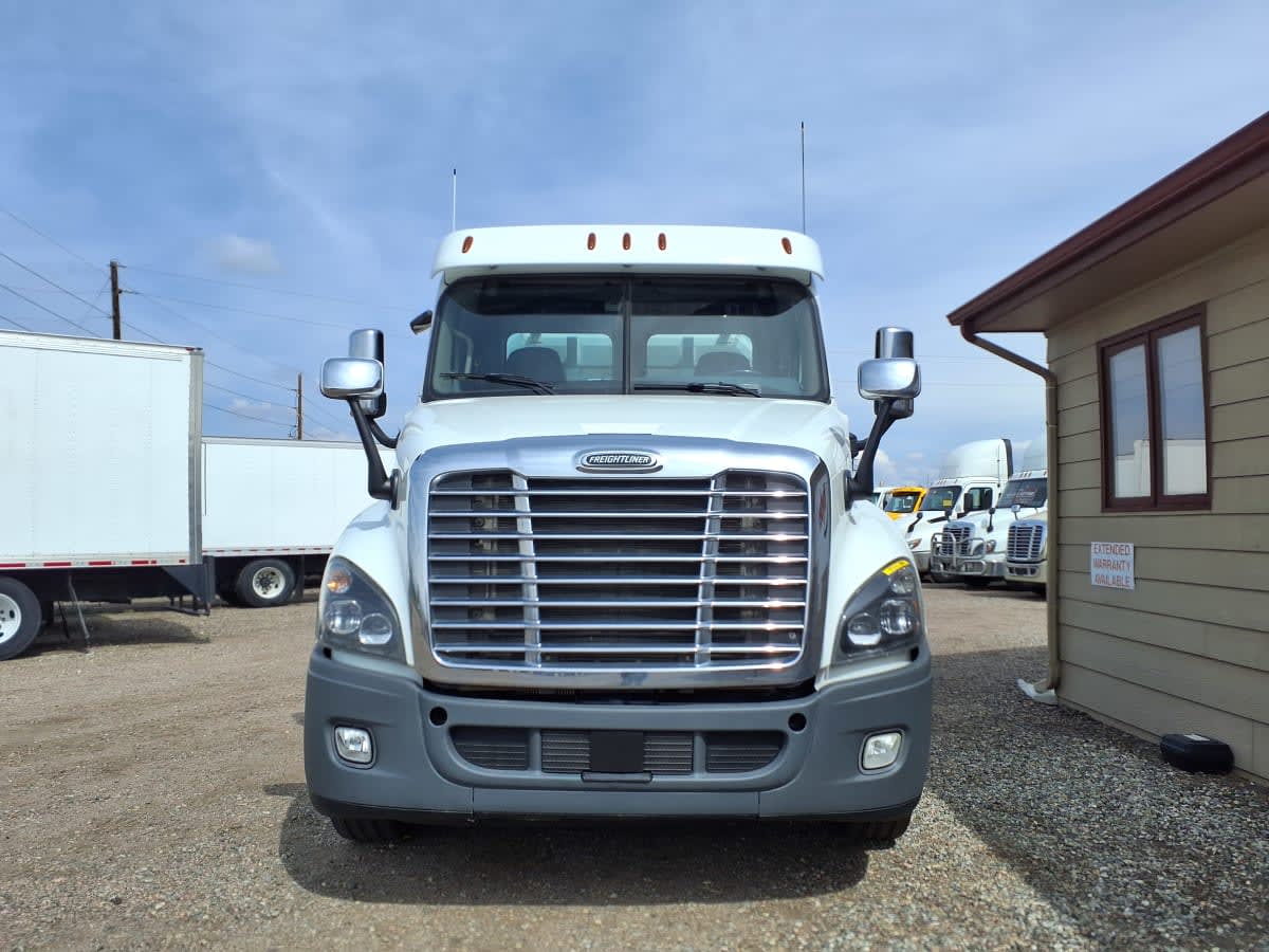 2019 Freightliner Cascadia in Commerce City, CO — photo 2