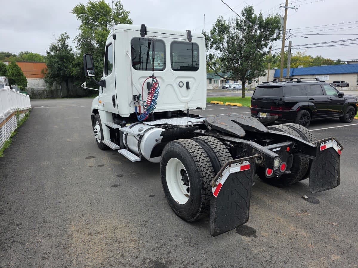 2019 Freightliner Cascadia in Bensalem, PA — photo 6