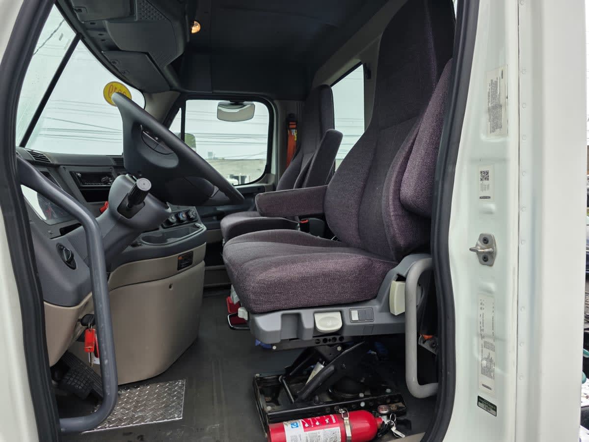 2019 Freightliner Cascadia in Bensalem, PA — photo 7