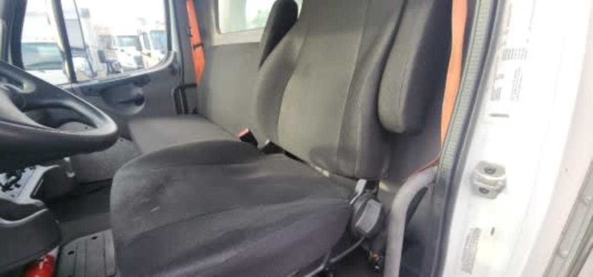 2019 Freightliner/Mercedes M2 106 809705