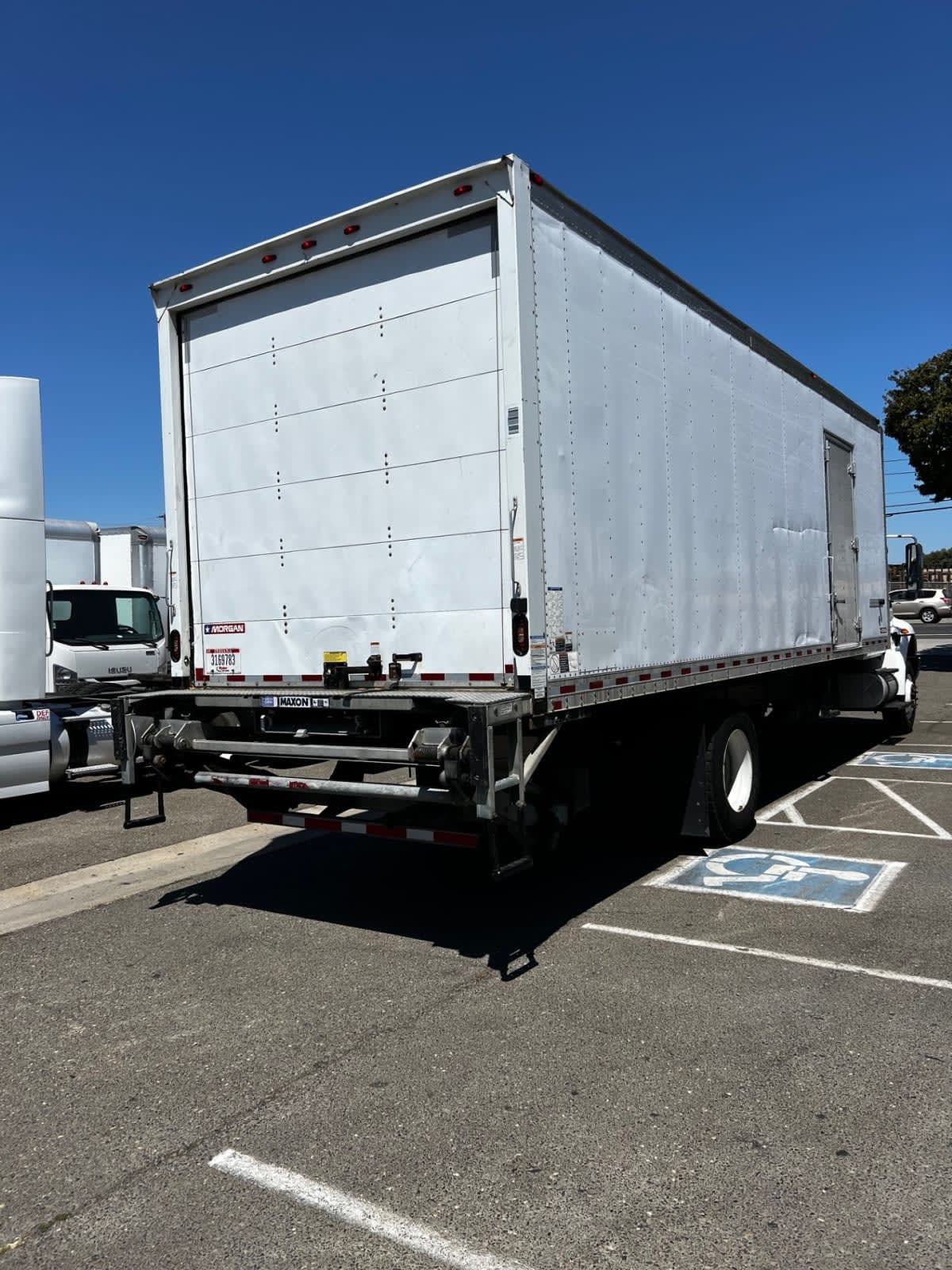 2019 Navistar International 4300 809906