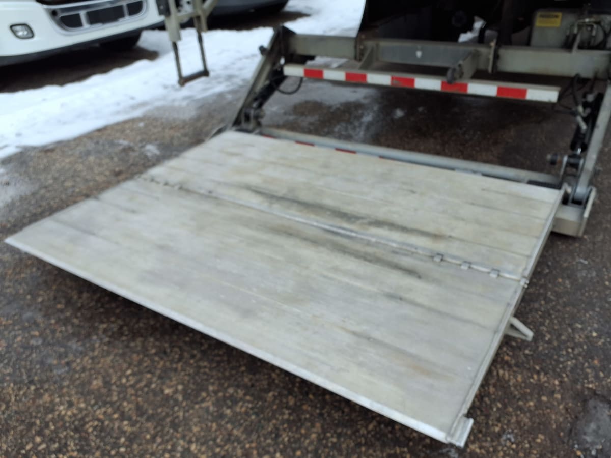 2019 Freightliner/Mercedes M2 106 809947