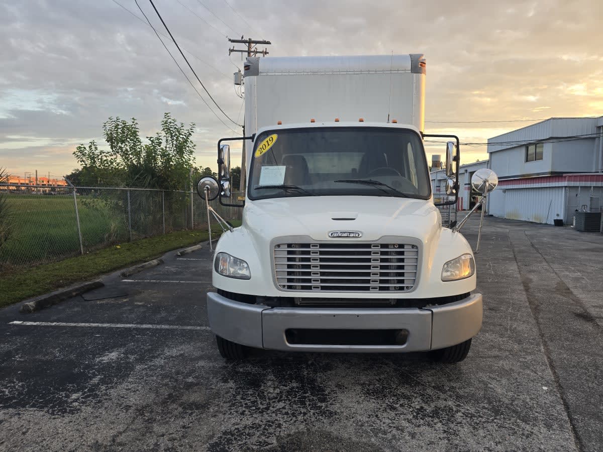 2019 Freightliner M2 106 in Tampa, FL — photo 2
