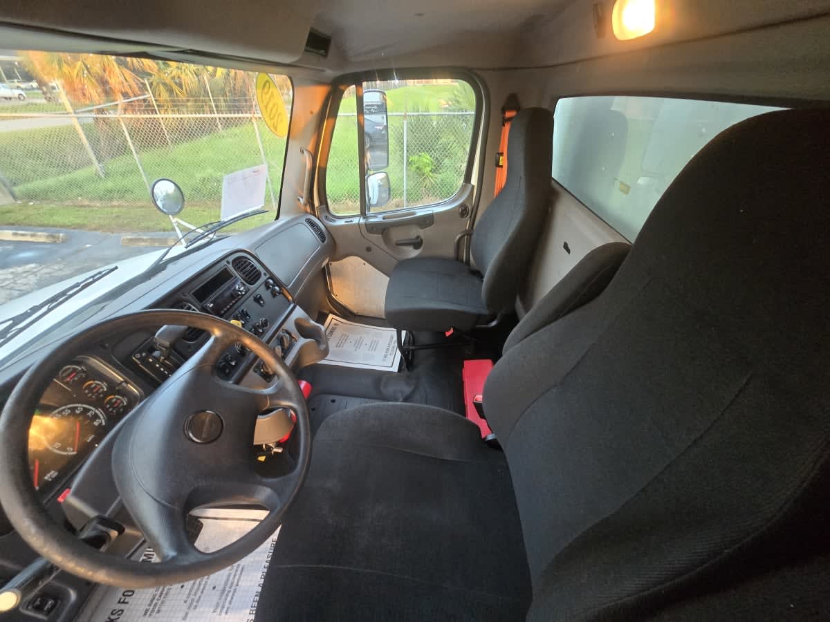 2019 Freightliner M2 106 in Tampa, FL — photo 7
