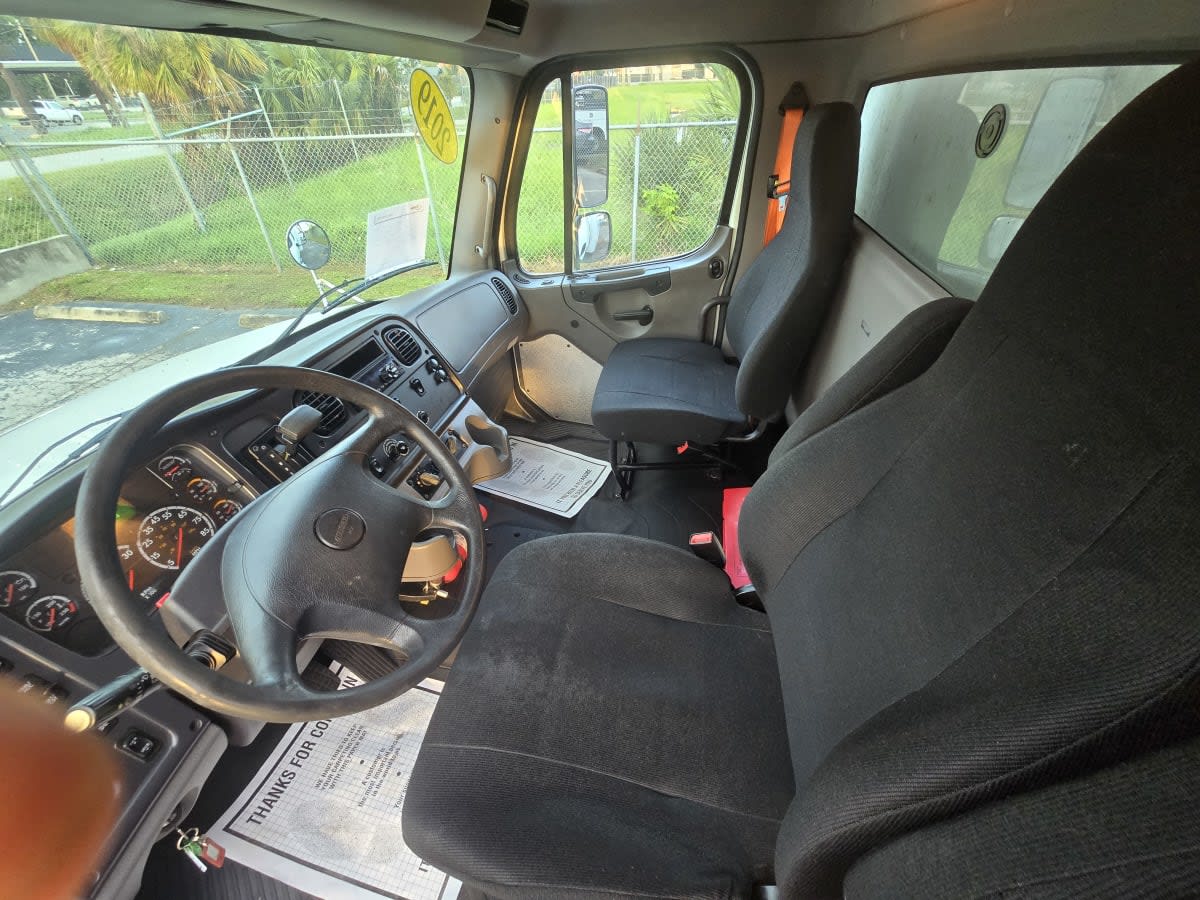 2019 Freightliner M2 106 in Tampa, FL — photo 7