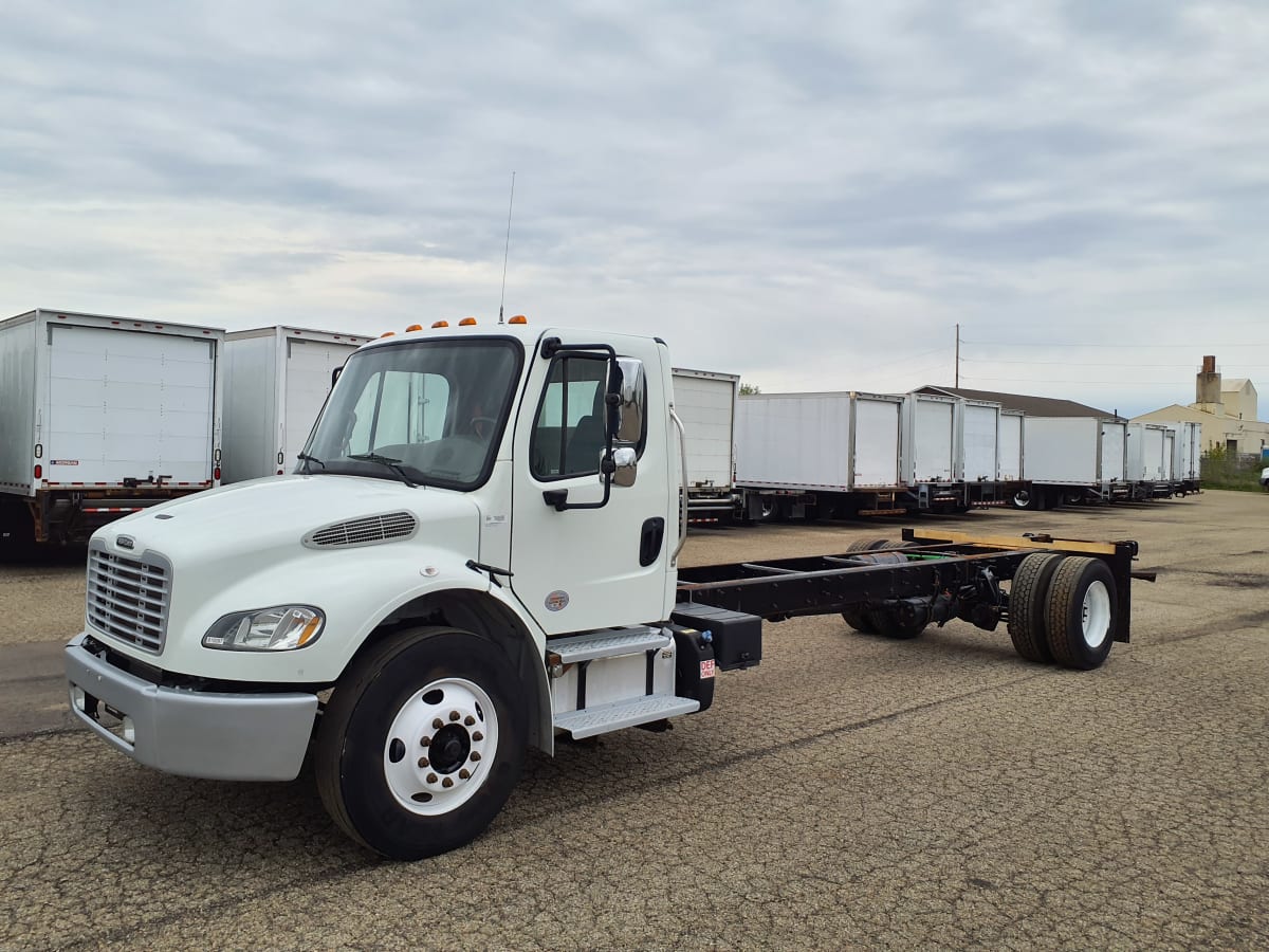 2019 Freightliner/Mercedes M2 106 810097