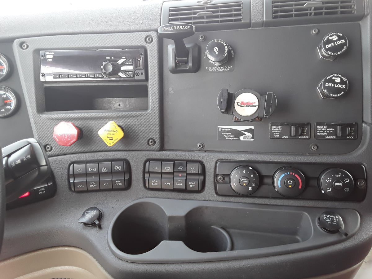 2019 Freightliner/Mercedes CASCADIA 125 810124